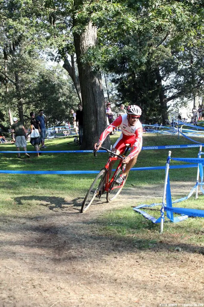 A rider pauses mid-pedal stroke for the turn. © Cyclocross Magazine