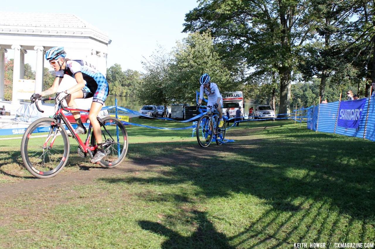 The women\'s pack was separated as it hit the grassy portion of the course. © Keith Hower