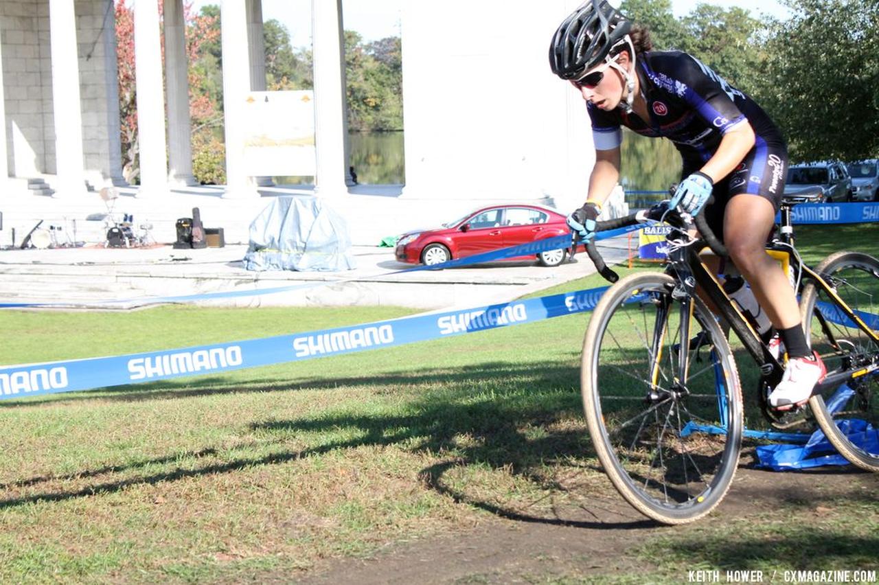 Laura Van Gilder accelerates hard onto the grass. © Keith Hower