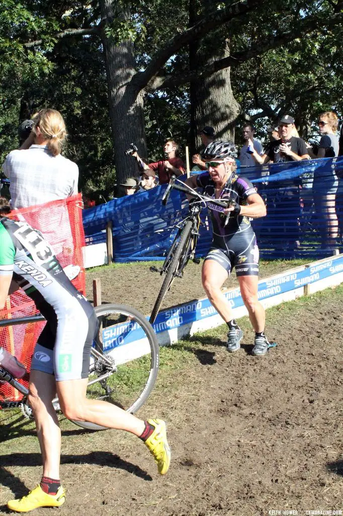 Racer leader Laura Van Gilder moves through the barriers and prepares to pass a rider. © Keith Hower 