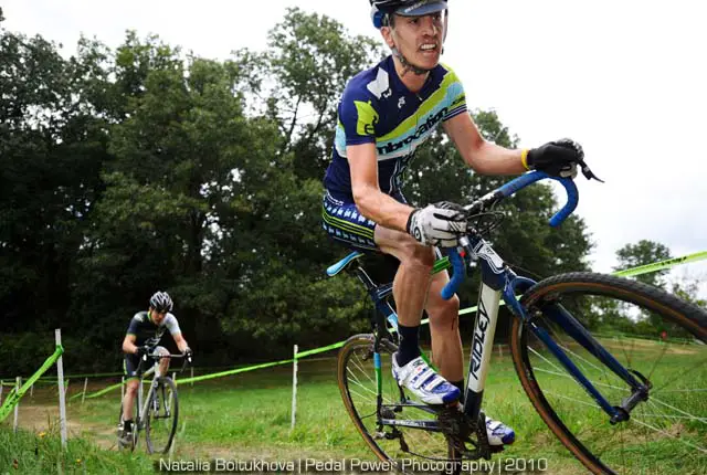 An Embrocation rider leans through the corner © Natalia Boltukhov | Pedal Power Photography