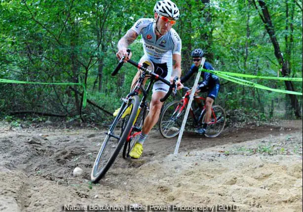 Myerson leads Philip Wong through the sand © Natalia Boltukhov | Pedal Power Photography