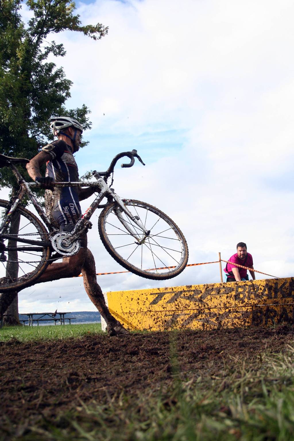 Swiss champ Heule approaches the barriers. Photo by Robbie Carver