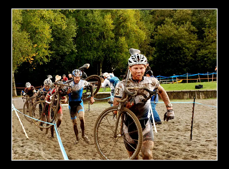 Most riders chose to run the sand. © Suzanne Marie