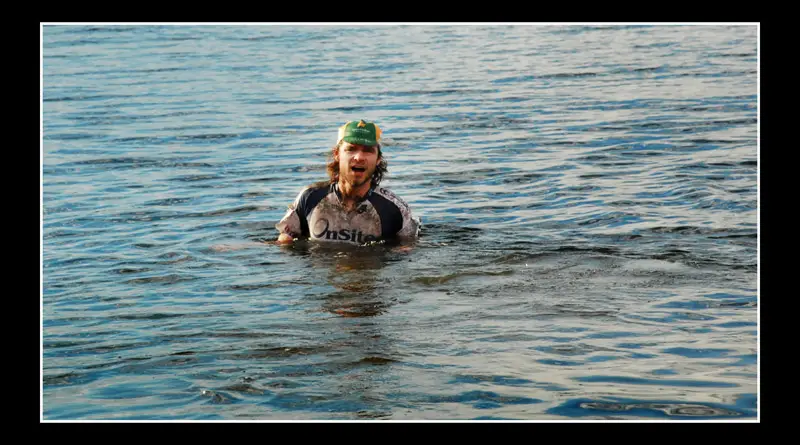 Riders chose different ways of removing the mud. © Suzanne Marie