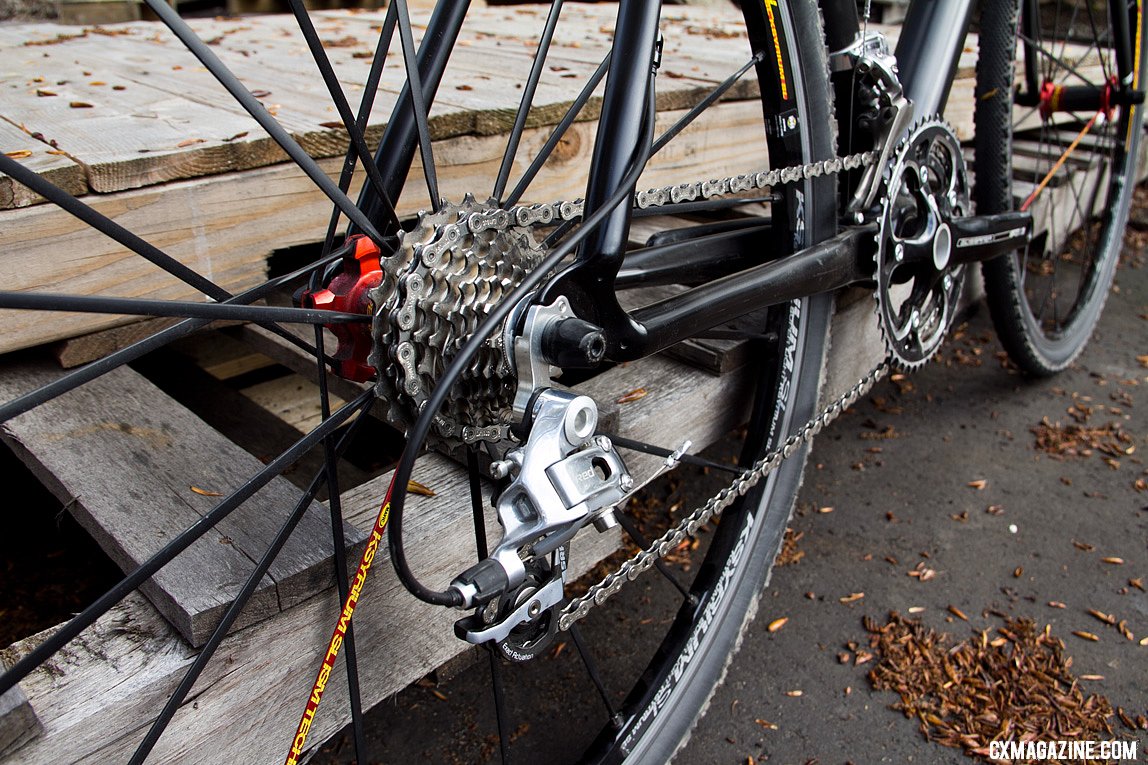 The new Raleigh carbon cyclocross bike features a derailleur hanger and gears.