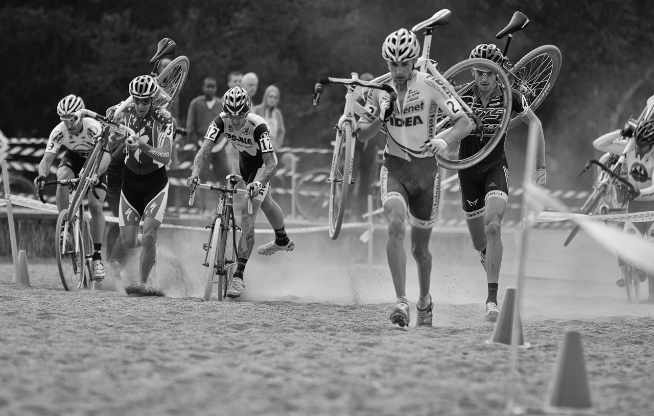 Starcrossed. The front group hit the long, dusty sand section. © Doug Brons