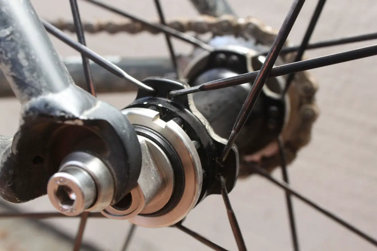 The Rolf SSCX cyclocross wheelset has a fixed option that takes a splined cog. © Cyclocross Magazine