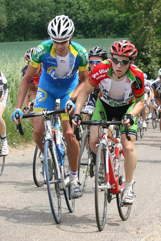 Tom van den Bosch towers over some of the roadies © Bart Hazen