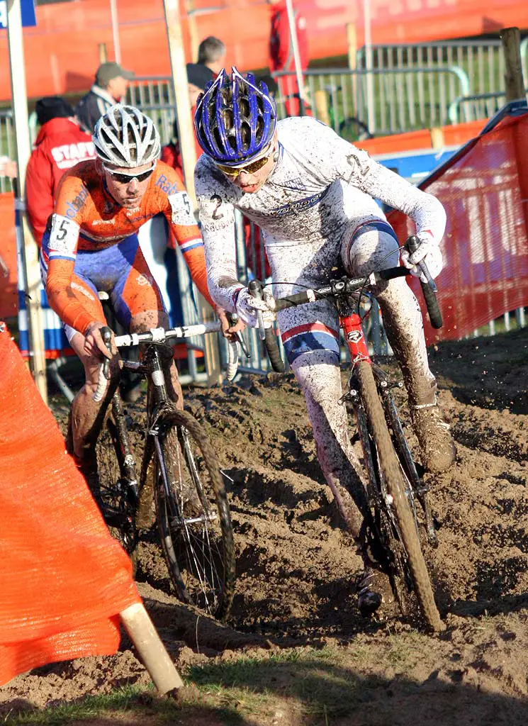 Bosman (r) and Teunissen fight through the conditions. ? Bart Hazen