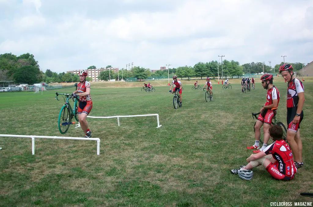 The riders circle around and around- practice makes perfect! © Molly Hurford 