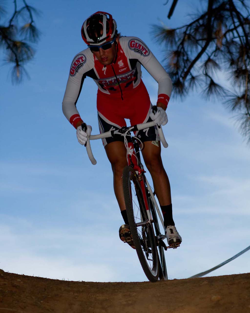 Cody Kaiser (California Giant Berry Farms) about to drop down from the top of the course. © Tim Westmore