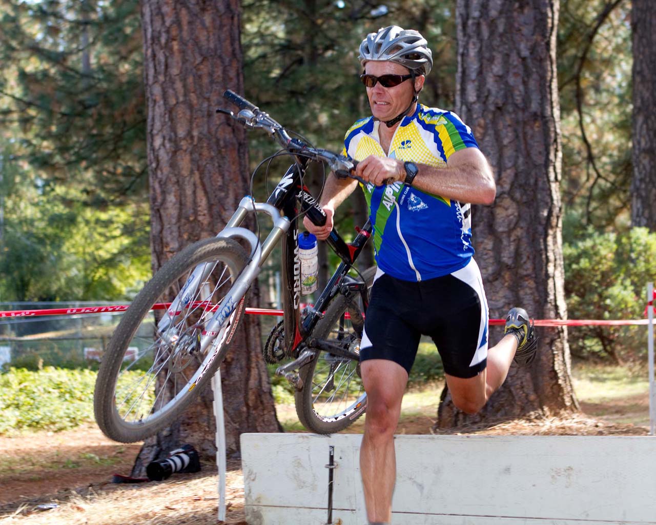 Robart Braun (Alta Alpina) swiftly runs the plank barriers. © Tim Westmore