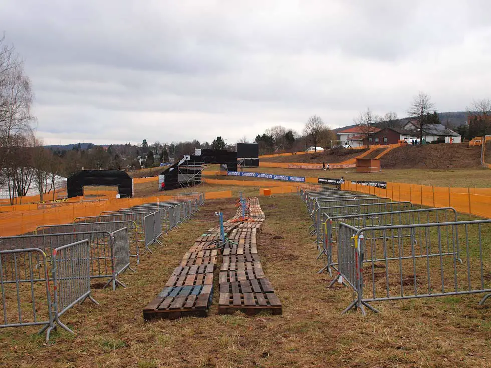 Pit row - the heart of any cross race. © Jonas Bruffaerts