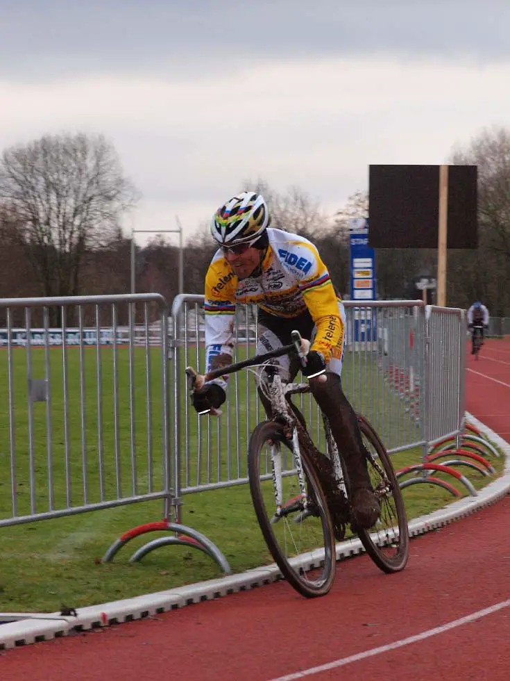 Stybar takes advantage of some rare traction. © Jonas Bruffaerts