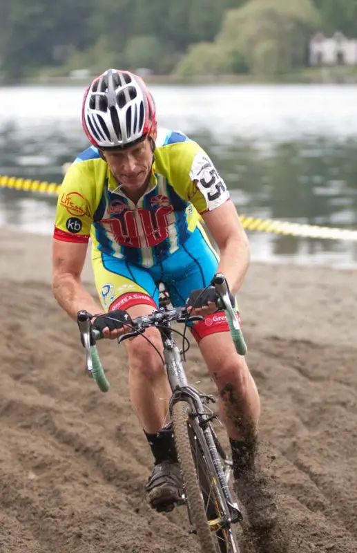 John Herzog of Alki-Rubicon Racing successfully navigates the sandy waterfront © Karen Johanson