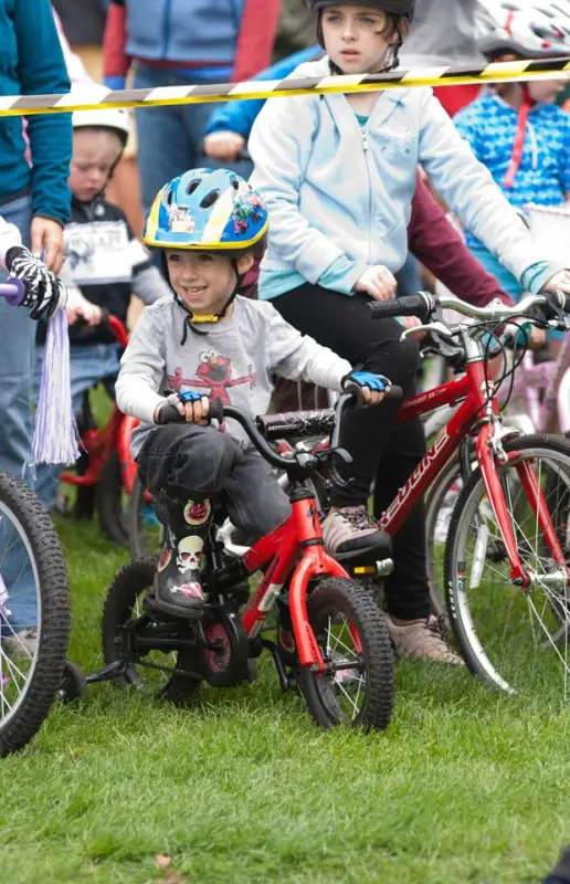 The kids are lined up and ready to roll © Karen Johanson