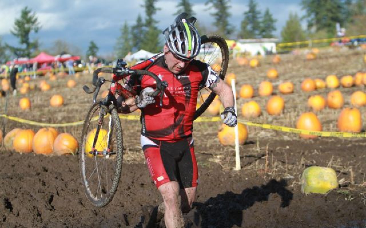 Racers tackled a muddy pumpkin field © Janet Hill 