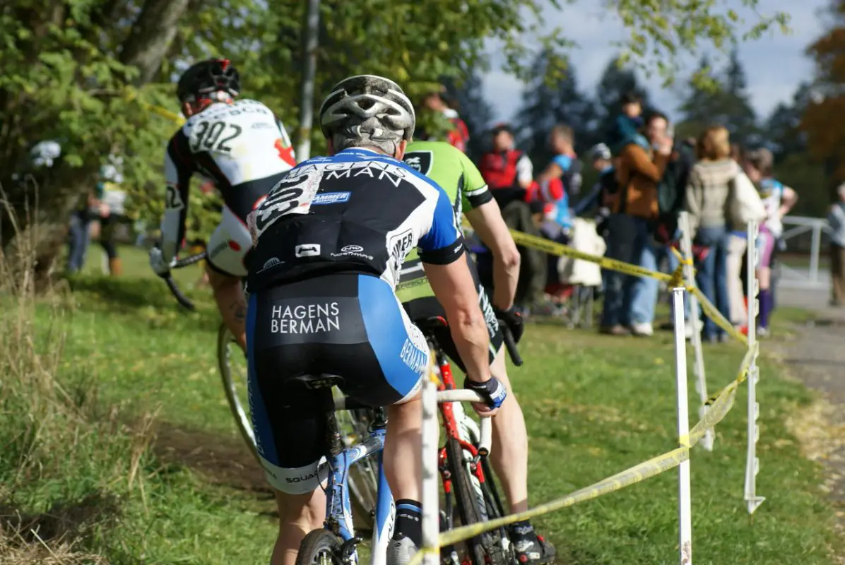 Masters 1/2 racers work their way into the barn area © Kenton Berg