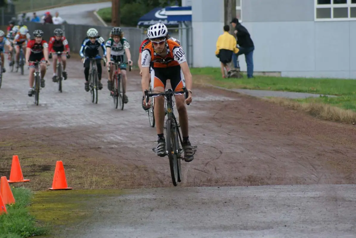 The juniors got after it with a large field and fast racing. © Kenton Berg