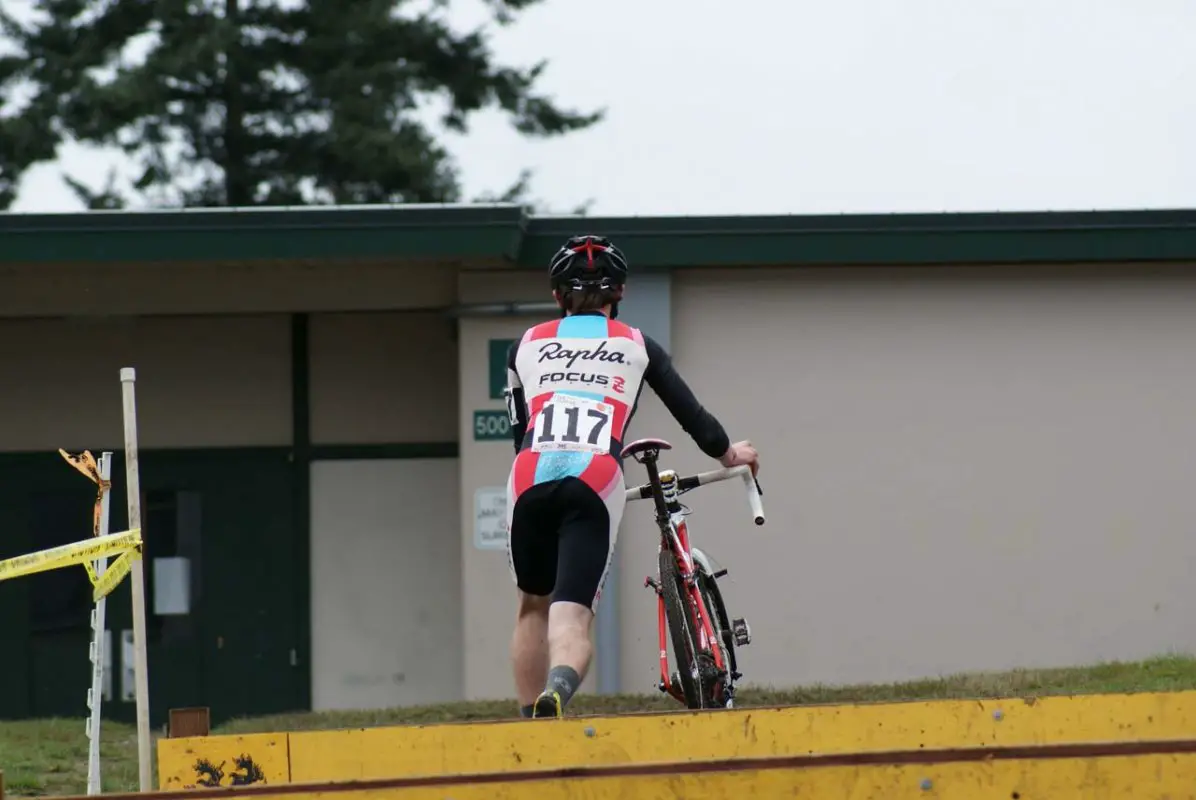 Zach McDonald all alone after the barriers early in the race. © Kenton Berg