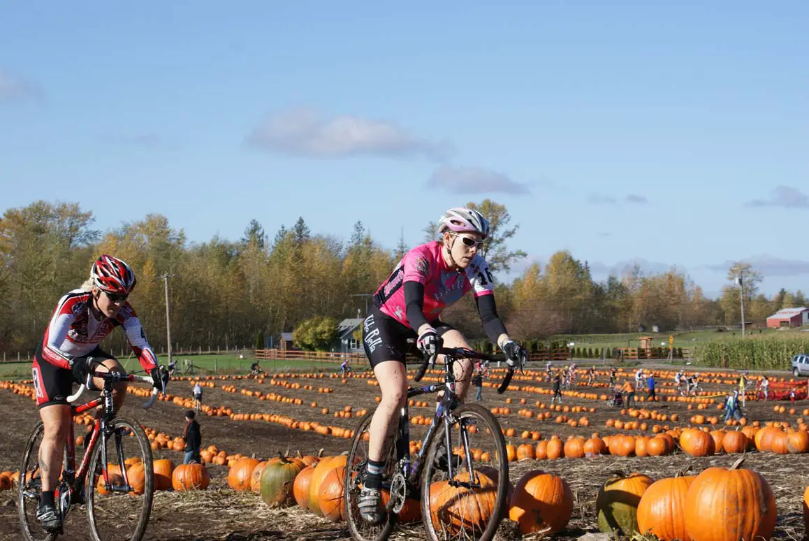 Kristi Berg (Redline) and Keri Studley (Velo Bella) duked it out early in the women's elite race. Seattle Cyclocross #5, Maris Farm, November 1, 2009. ? Kenton Berg