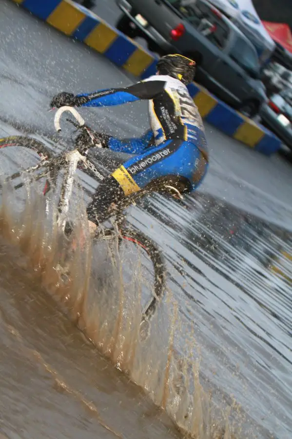 Despite the high water, most riders were able to safely negotiate the course© Janet Hill 