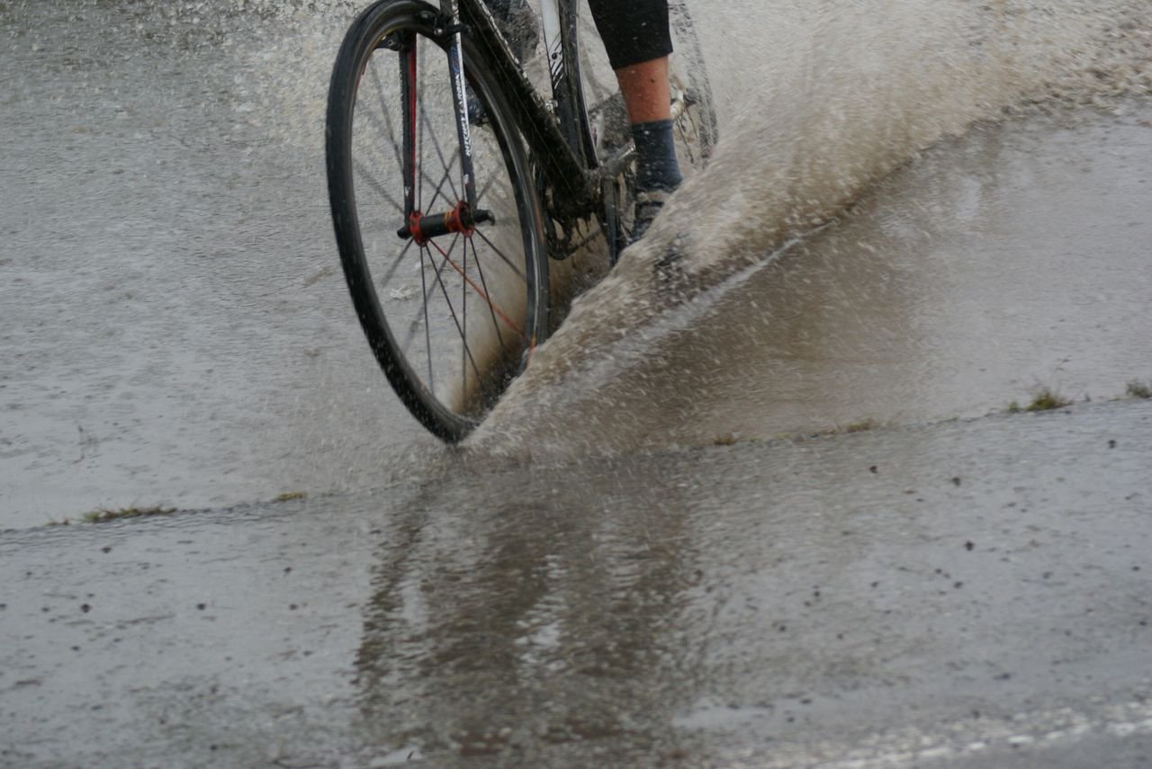 Multiple laps through cold water made for freezing toes © Kenton Berg 