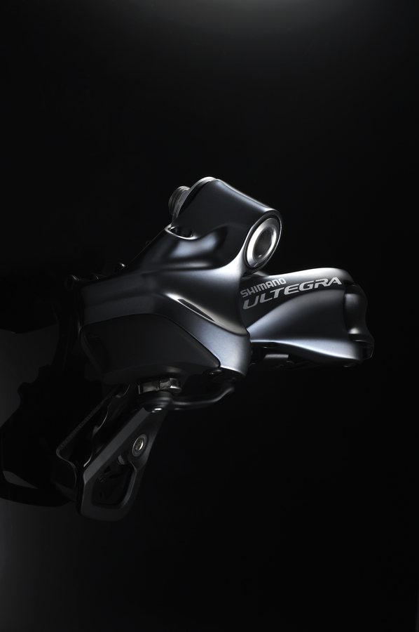 Ultegra RD-6870 Di2 11-speed rear derailleur comes in both short and medium cages. © Shimano