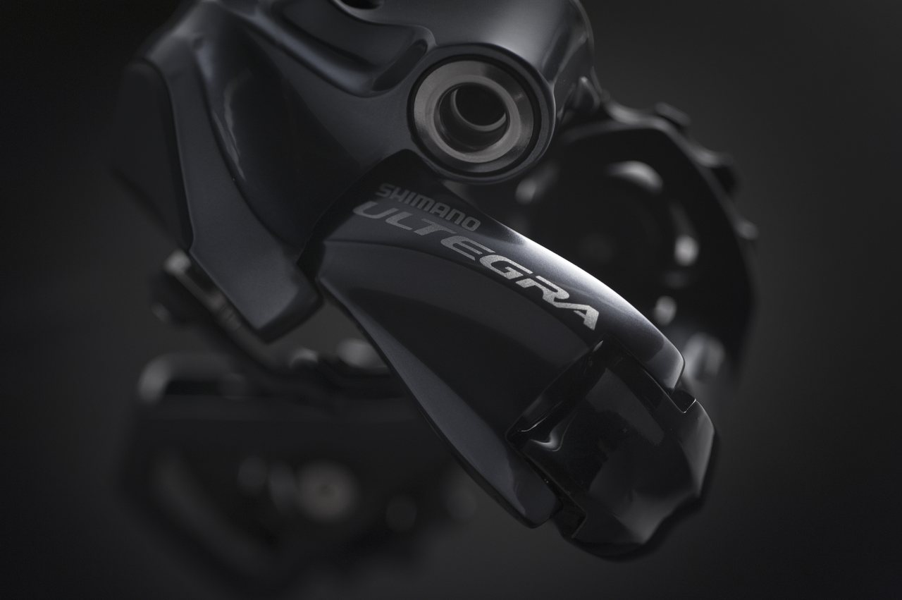 Ultegra RD-6870 Di2 11-speed rear derailleur comes in both short and medium cages. © Shimano