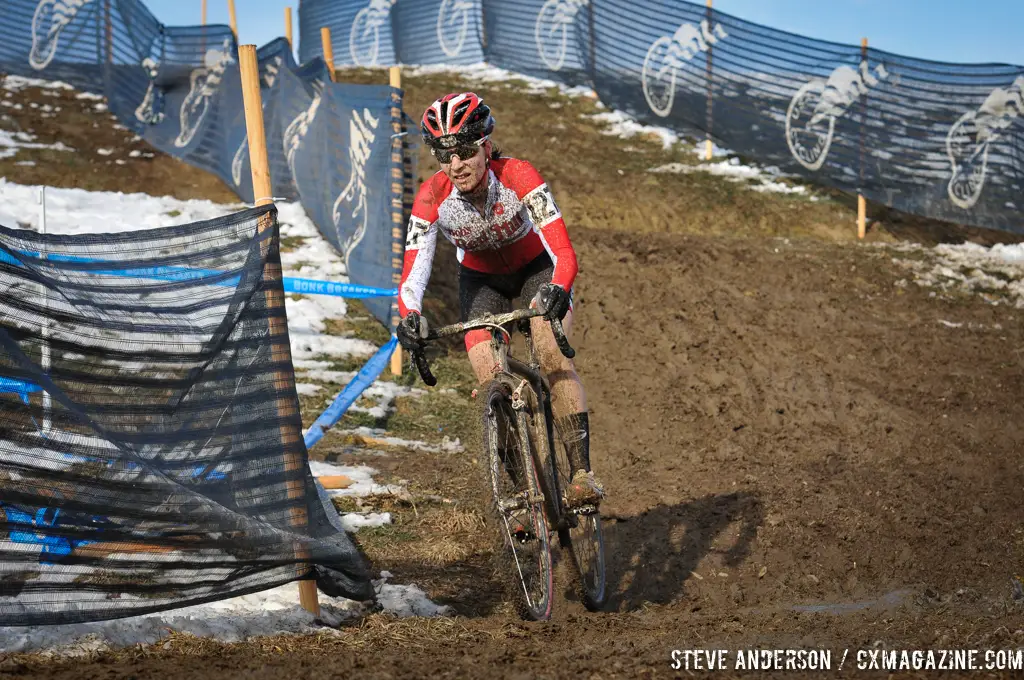 Mo Bruno-Roy in control in the women’s singlespeed race in Boulder. © Steve Anderson
