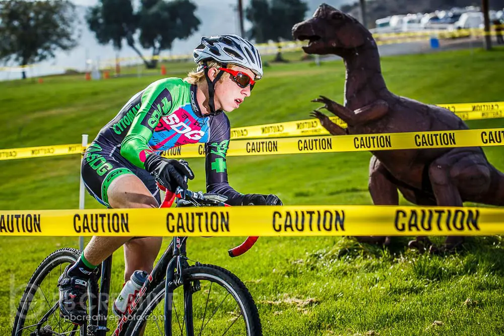 Junior class winner Ian Schwatrz avoids dinosaur eye contact. © Philip Beckman 