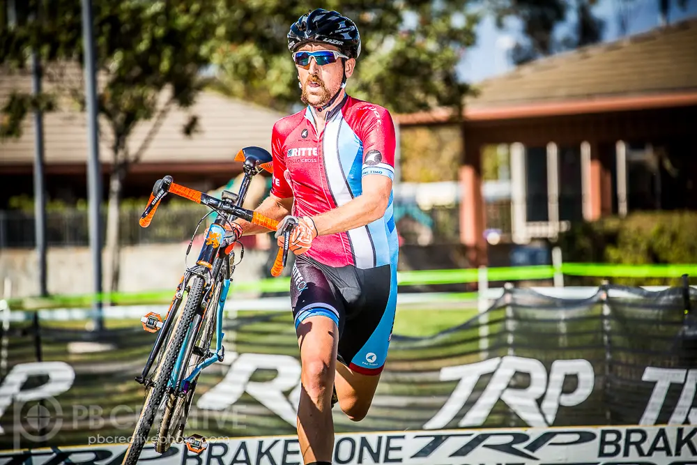 Alan “Danger” Zinnker captured Single Speed A win after a strong show of Ritte CX teamwork with Gareth Feldstein. © Philip Beckman