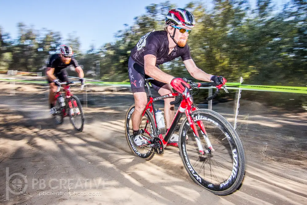 Kyle Gritters paces brother and Blackstar/Rock ‘n’ Road teammate Brandon Gritters through the sand. © Philip Beckman