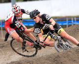 Eventual winner Elle Anderson (Ladiesfirst) rails a BMX bowl ahead of Mical Dyck (Stan’s No Tubes CX). © Phil Beckman/PB Creative/pbcreative.smugmug.com