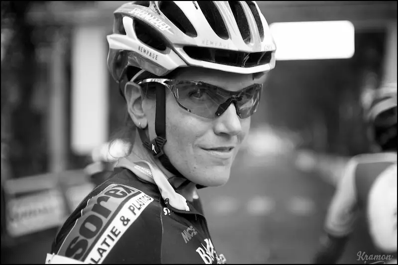 Christine \'Peanut\' Vardaros (US) pré-race Jaarmarktcross Niel 2012women elite race. Kristof Ramon