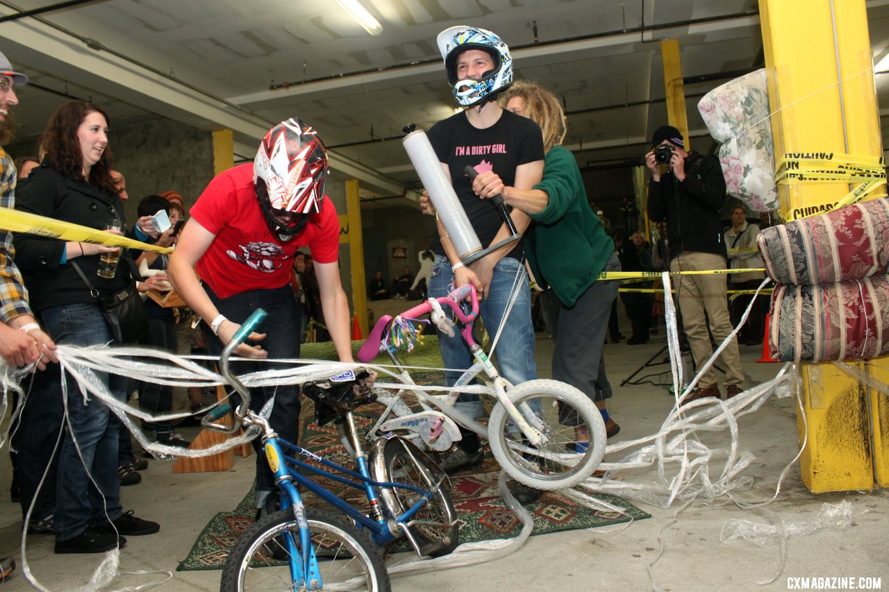 A tangle of fans, plastic rap and pixie racers. SSCXWC 2011 Party and Qualifiers. © Cyclocross Magazine