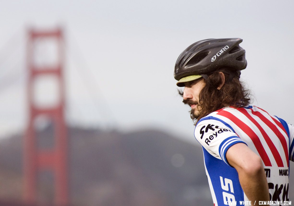 Golden Gate Bridge provided a dramatic backdrop to the dollar grab test. SSCXWC 2011 Day 1 Qualifiers. © Kevin White