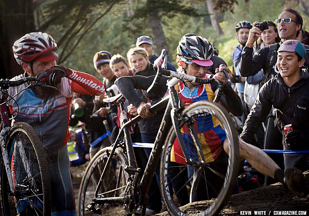 Chris Jones laps a rider and hops a tree on his way to the SSCXWC title. © Kevin White