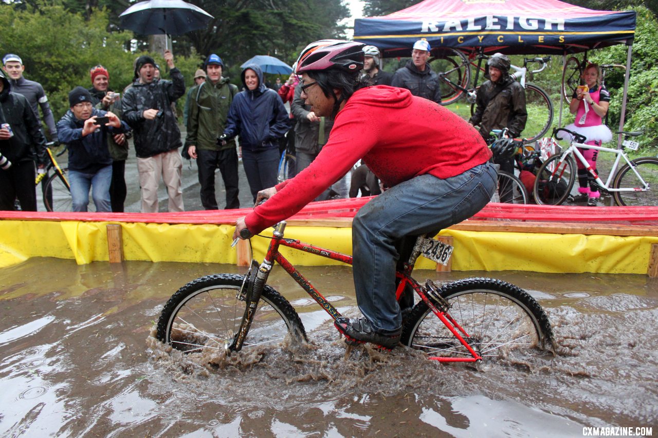 Some racers avoided aligators by riding the water pit.  SSCXWC 2011 © Cyclocross Magazine