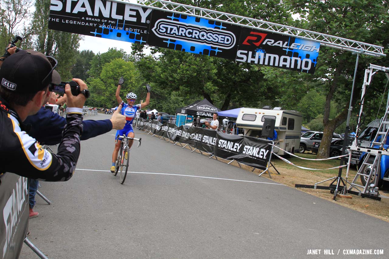 Katerina Nash brings it home at StarCrossed. ©Janet Hill