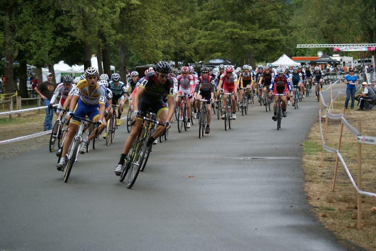 Ryan Trebon leads the men\'s field into turn 1. © Kenton Berg 