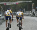 Peeters and Wellens – with a nice sized gap – have a chat as they head down the finishing straight. © Kenton Berg 