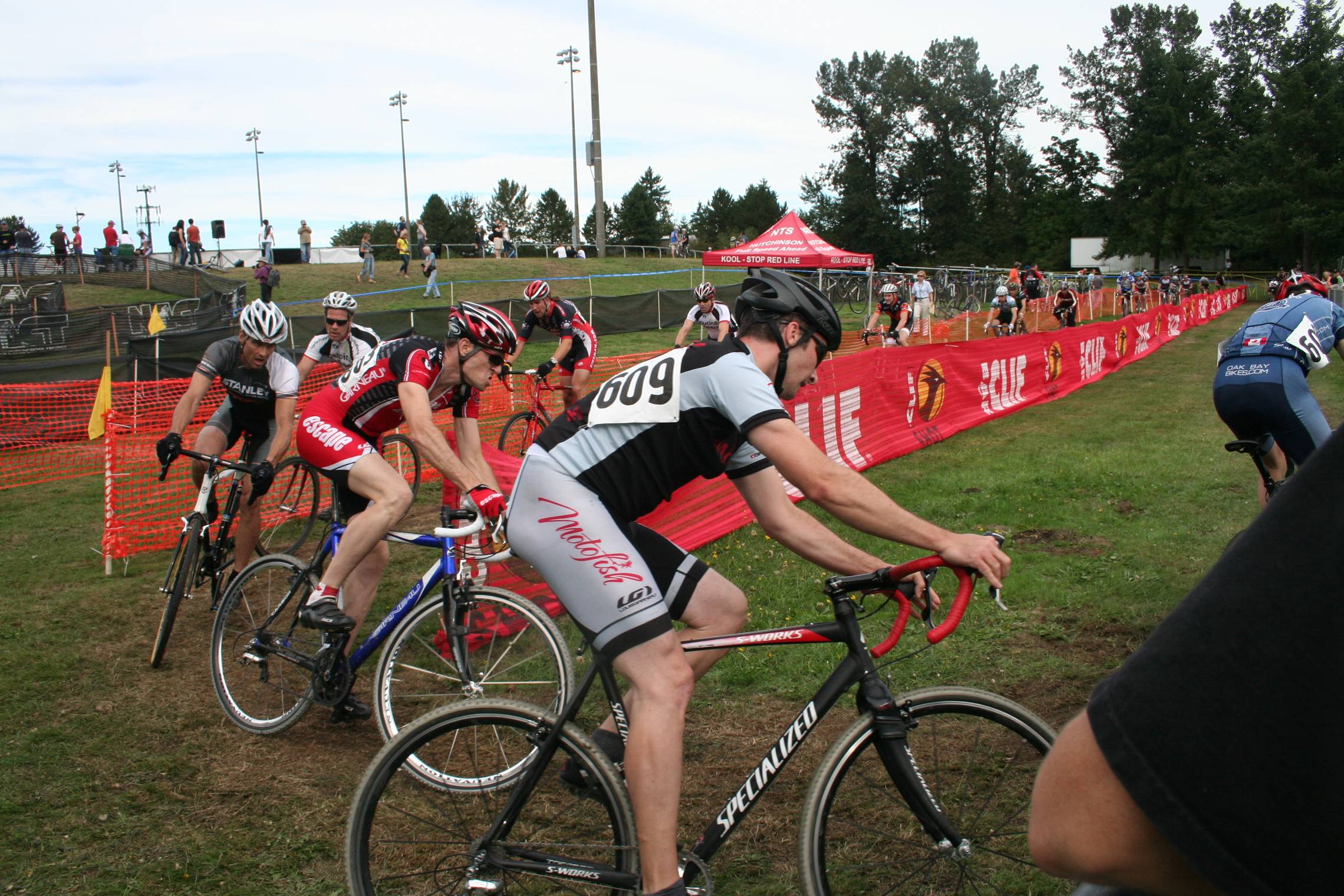 Men 4s through the 180-degree corner © Josh Liberles