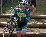 The women's cat 3/4 field leaps over log barriers. © Karen Johanson