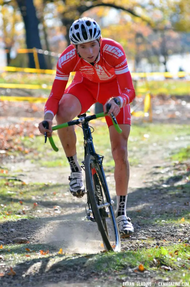A Philadelphia Cyclocross School rider navigates the course. © Ethan Glading