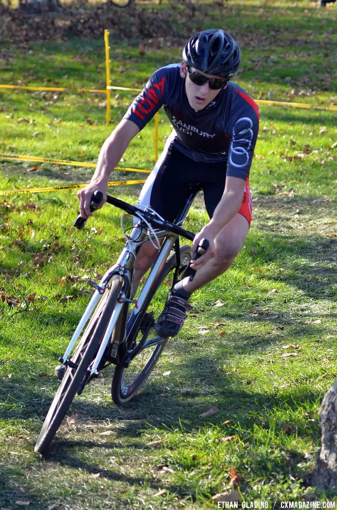 Nick Catlin takes a corner. © Ethan Glading