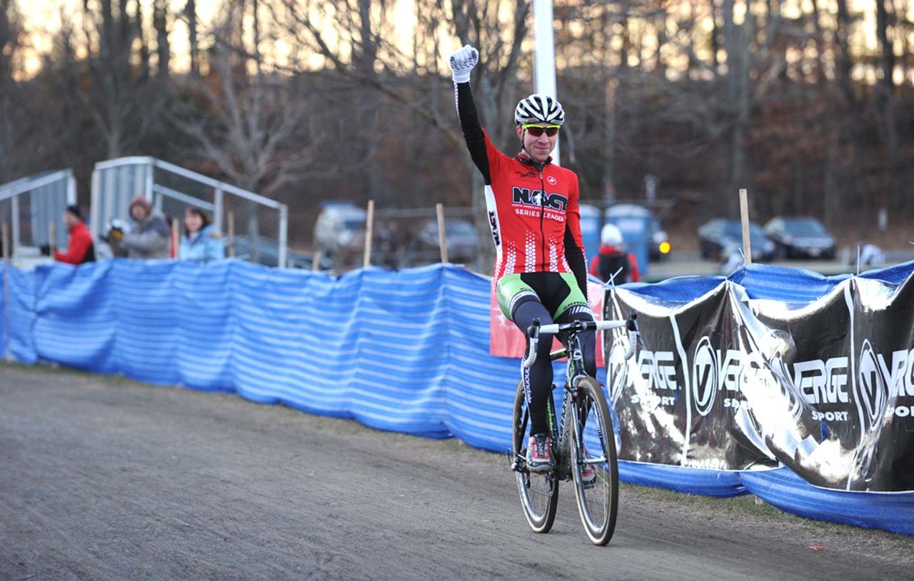 Jeremy Powers (Cannondale p/b cyclocrossworld.com) salutes his victory ©Natalia Boltukhova | Pedal Power Photography | 2010