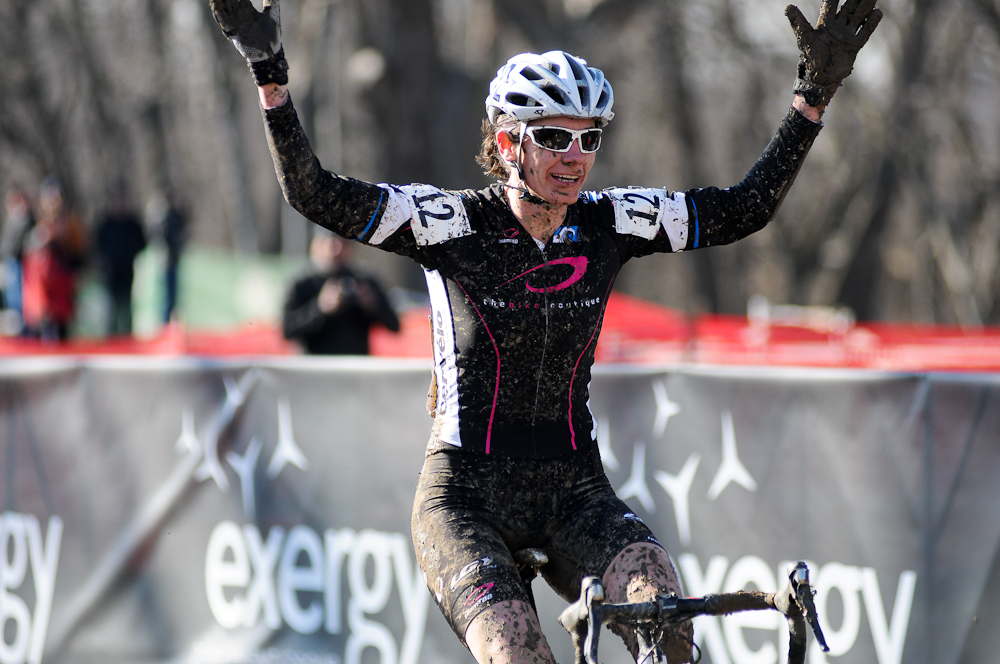 Katrina Dowidchuk of Team Tbb/Deep Blue takes the win in the womens 40-44 race. ©Steve Anderson