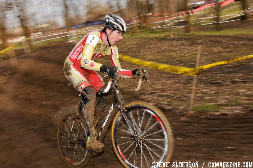 Scott Frederick flowing smoothly over the icy ruts on his way to the win in the 35-39. ©Steve Anderson